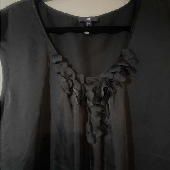 GAP Black Sleeveless Blouse with Floral Detail - Picture 5 of 8